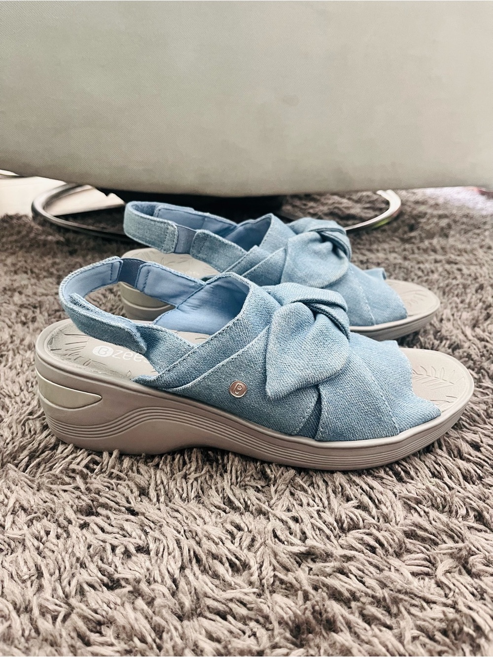Bzees women’s Light Blue denim Bow Slingback Wedge Sandals 9.5